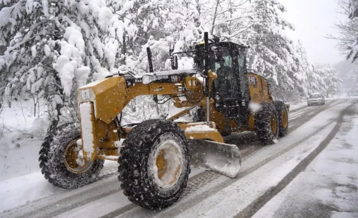 Kestel’de karla mücadele ekipleri aralıksız çalışıyor