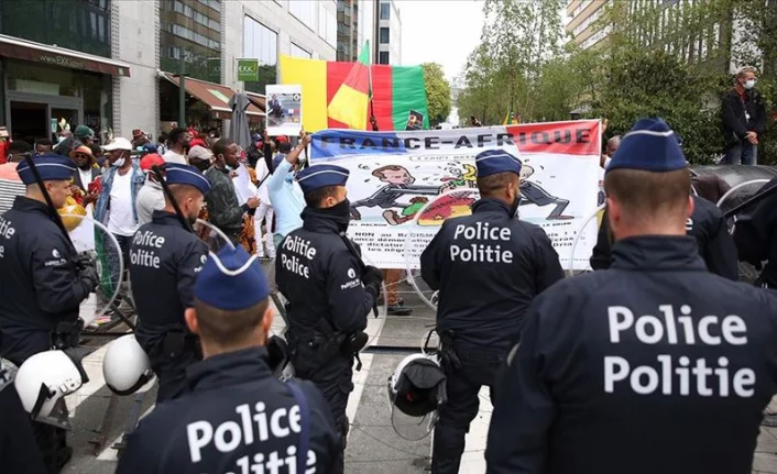 Macron Brüksel'de protesto edildi