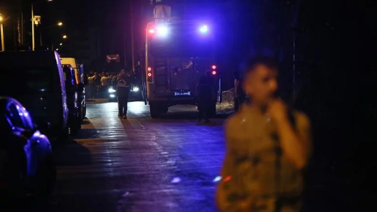 Mersin'de polisevine silahlı saldırı: 1 polis memuru şehit oldu