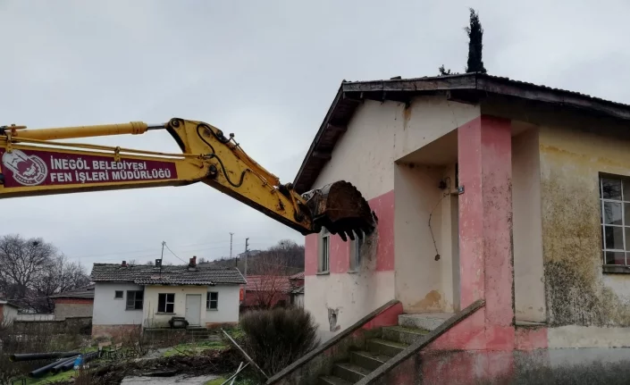 Metruk yapı ve eski okul binalarının yıkımı gerçekleşti