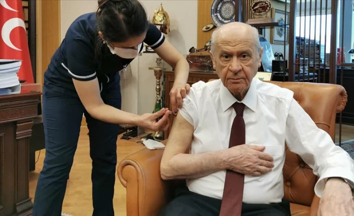 MHP Genel Başkanı Devlet Bahçeli Kovid-19 aşısı yaptırdı