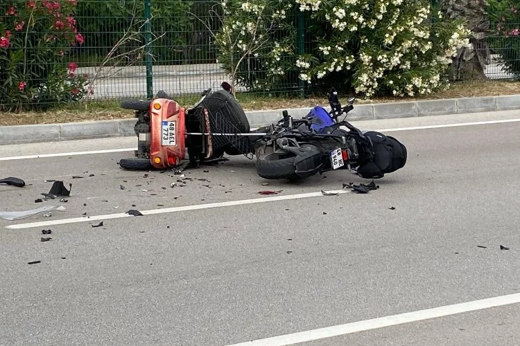 Motosiklet ve mopet çarpıştı: 1 ölü