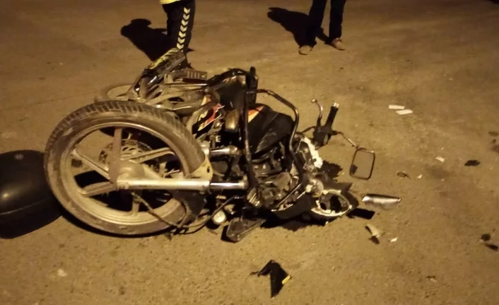 Motosiklet kazada parçalara ayrıldı: 2 kardeş yaralandı
