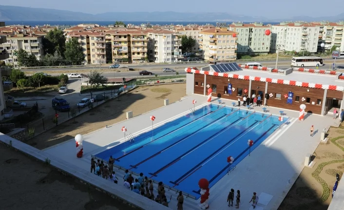 Mudanya Belediyesi, Büyükşehir'in yüzme havuzunu kapattırdı