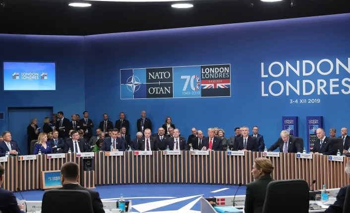 NATO basın toplantısında çarpıcı Türkiye detayı