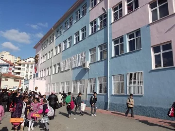 Bursa'da 164 okulun ders başlama saati değiştirildi