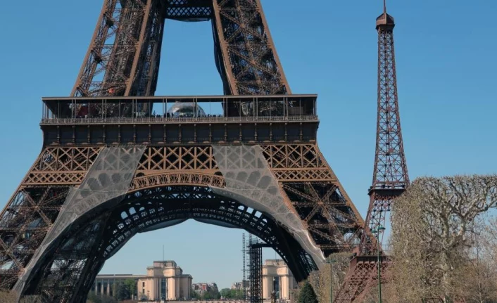 Paris’te Eyfel Kulesi sayısı ikiye çıktı