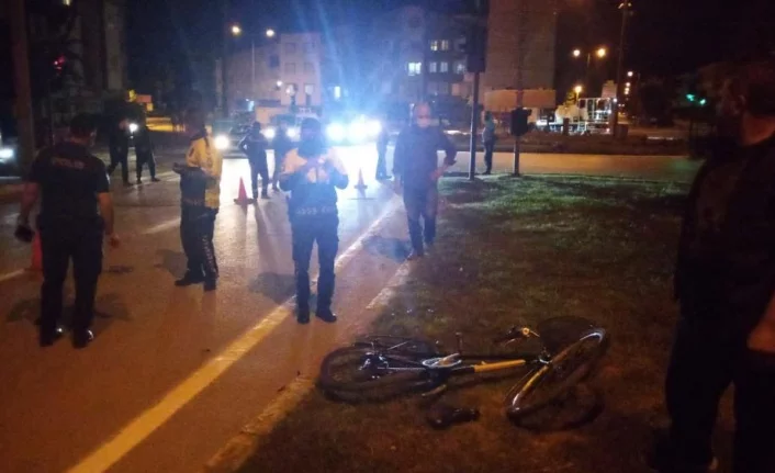 Polisten kaçıp çarptığı bisikletliyi ölüme terk etti