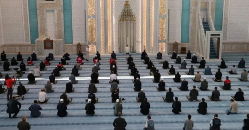 Ramazan Bayram namazı camilerde kılınacak mı? Diyanet İşleri Başkanı Ali Erbaş açıkladı