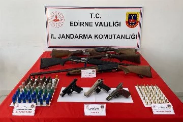 Ruhsatsız tabancalar ve tüfekler ele geçirildi: 2 gözaltı