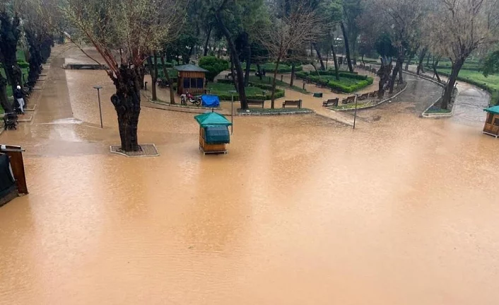 Şanlıurfa sel sularına teslim oldu: 7 kişi kayıp