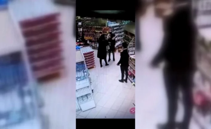 Süper markette kadınların kavgası kameraya yansıdı