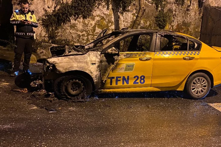 Ticari taksi alev alev yandı   