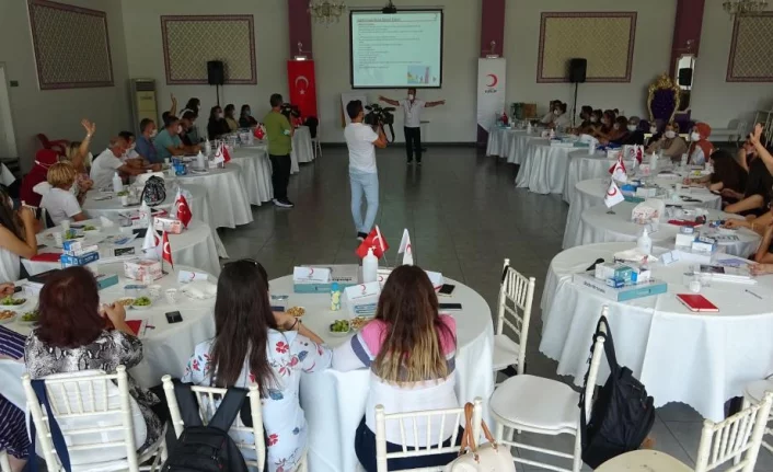 Türk Kızılay Bursa'dan iş garantili eğitime destek