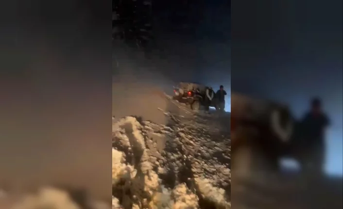Uludağ'da yoğun karda mahsur kalan aile böyle kurtarıldı