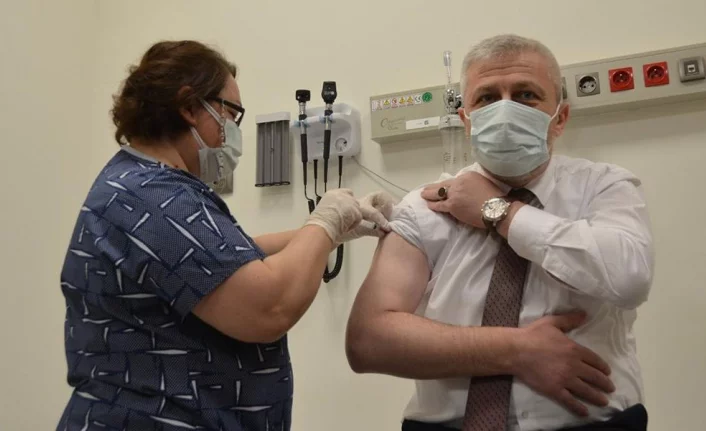 Yavuzyılmaz: "Aşı rehavete sebep olmamalı"
