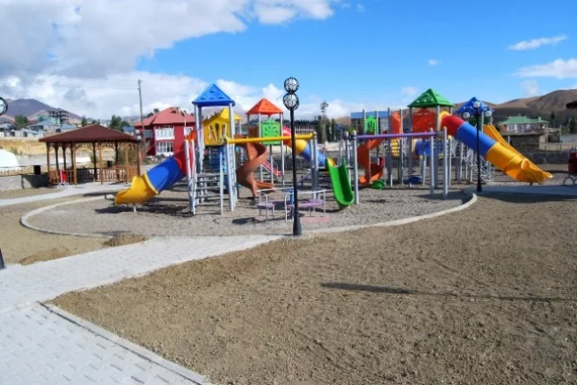 Yüksekova Belediye Başkanlığından park yapım ihalesi