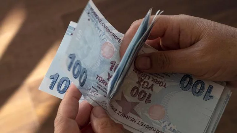 Yurt dışına çıkış için harç bedeli 150 lira oldu